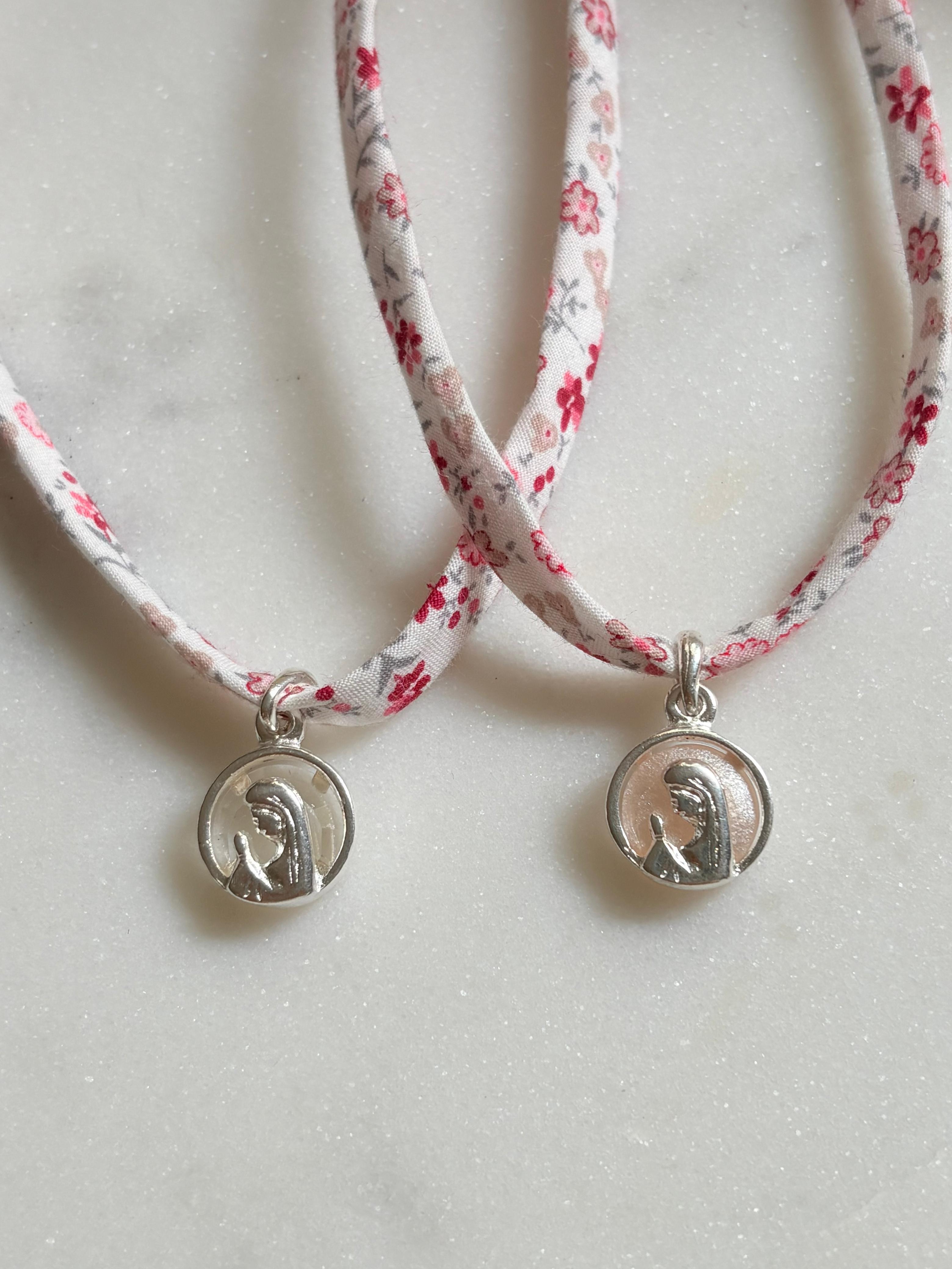 Collar Tela Virgen Niña