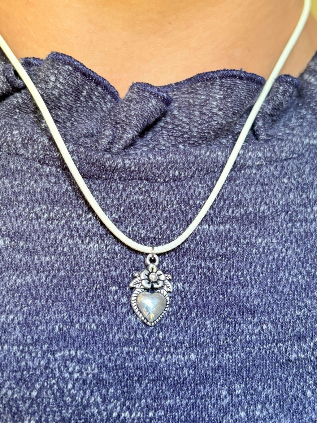 Collar Niñita Sagrado Corazón