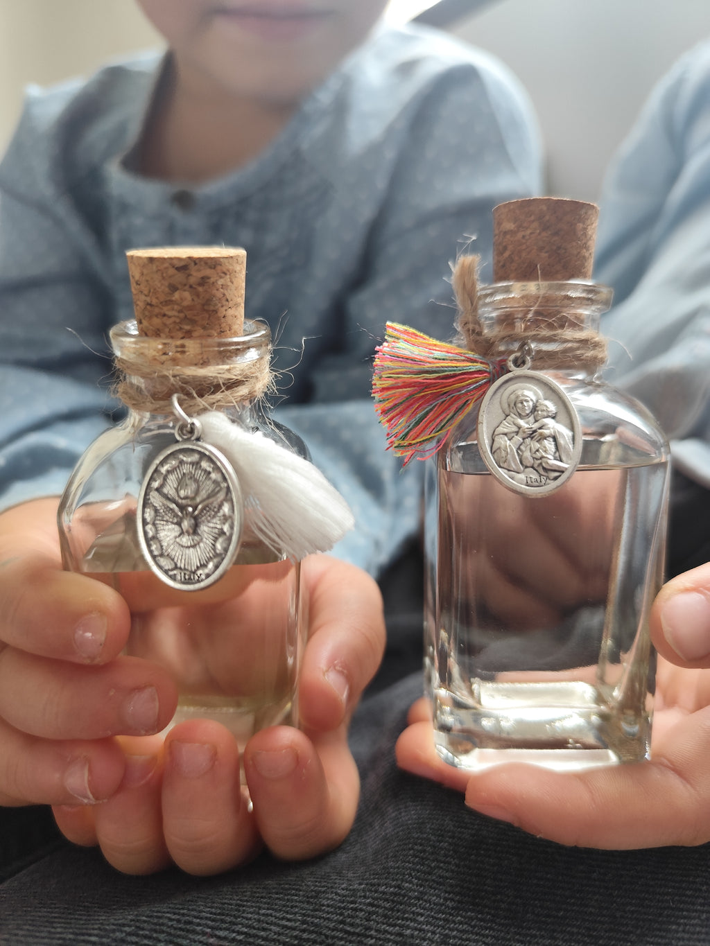 Frascos de Agua Bendita con Medalla